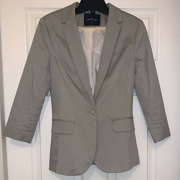Smart Set Blazer - Picture 1 of 3